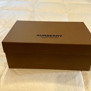 Burberry sneaker box